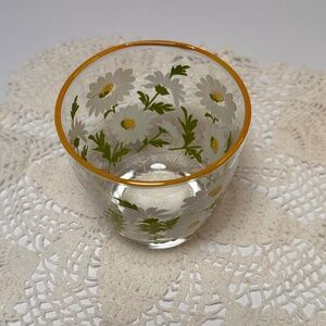 Vintage Daisy Glass Tumbler | Gold Rim Floral | Retro Cottagecore Drinkware
